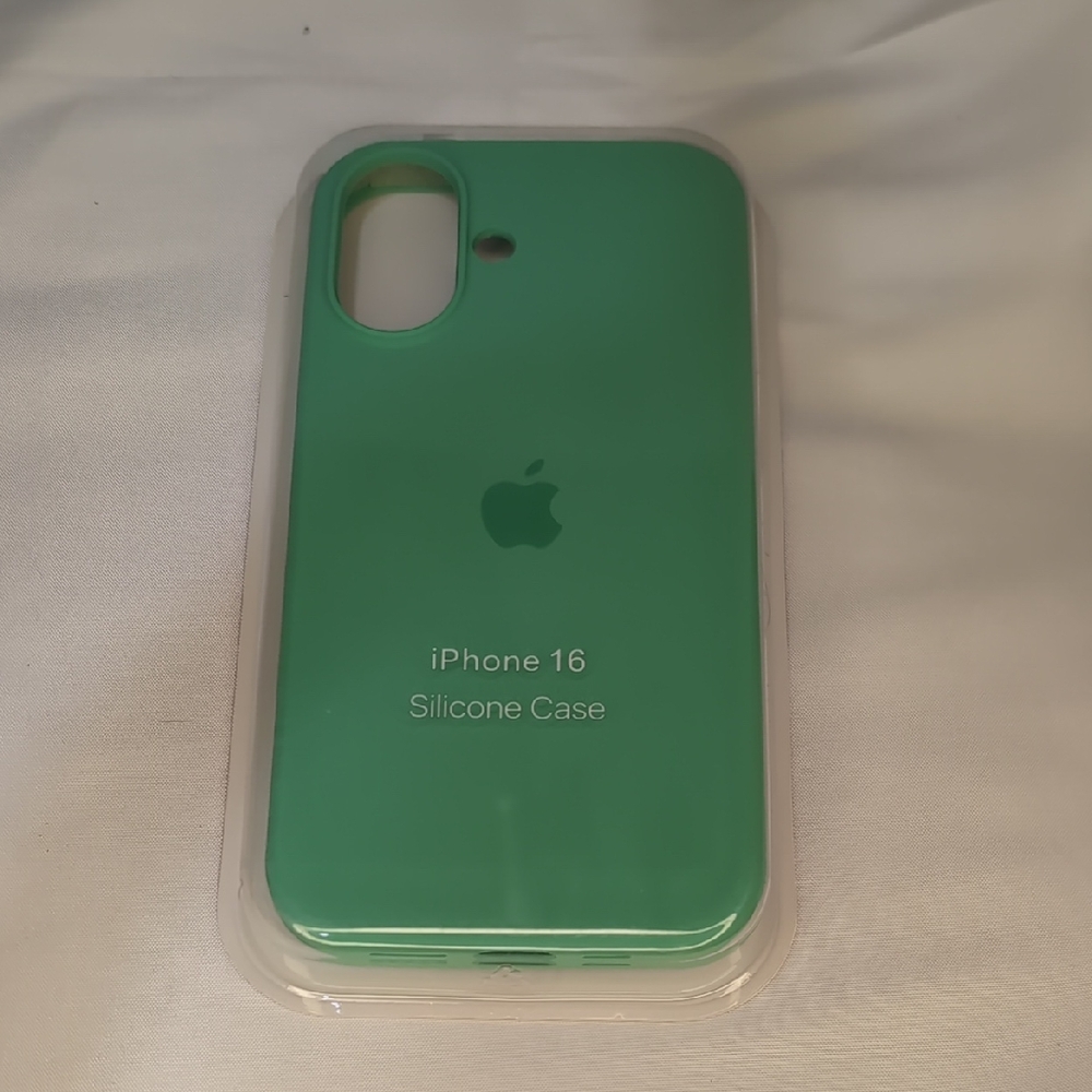 Apple Mint Green Silicone Case for iPhone 16